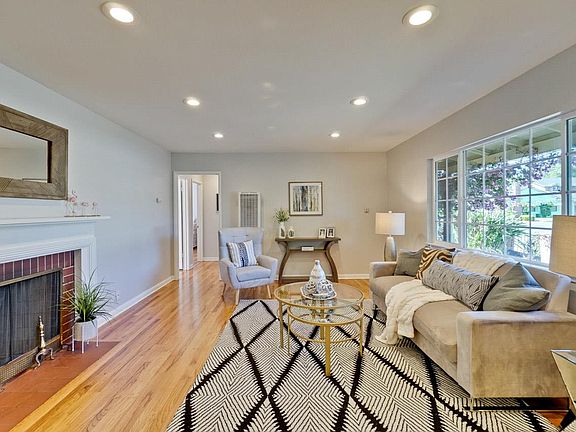 2nd image of 1125 Los Padres Blvd