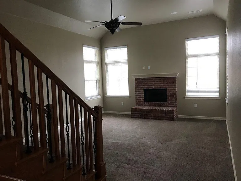 2506 Greens Way — Photo 3