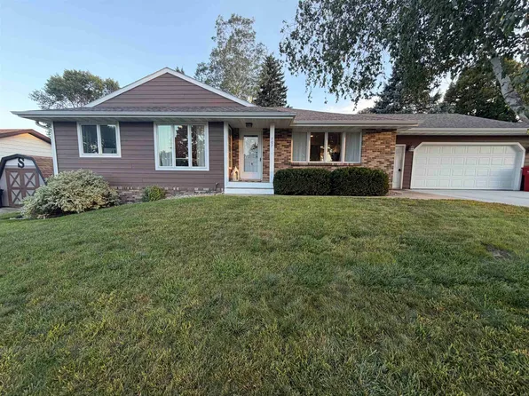 707 Burgess Rd, Yankton, SD 57078