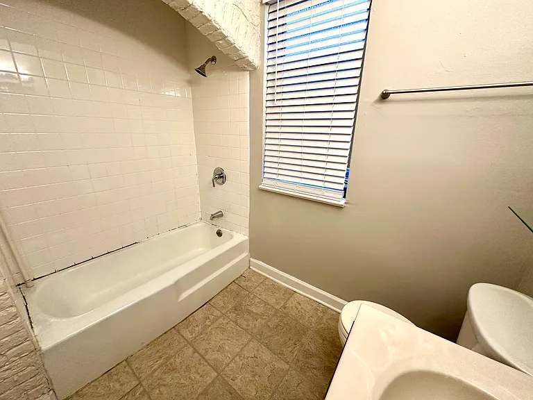 2858 N Clark St #2 — Photo 14