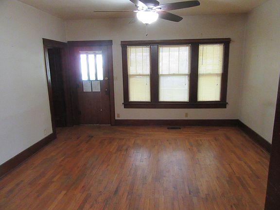 living room 194 sq ft