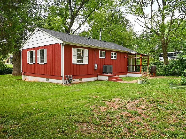 315 Caroline Ave — Photo 89