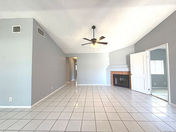 3rd image of 6704 Hickory Springs Dr