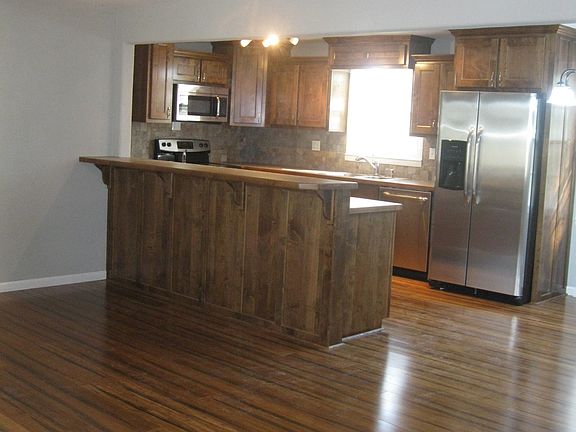 3rd image of 609 S Grand
