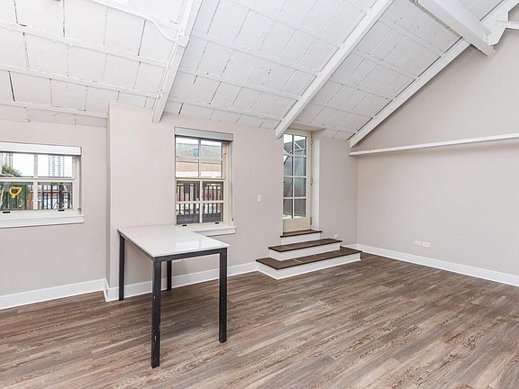 3rd image of 4500 N Broadway St #502