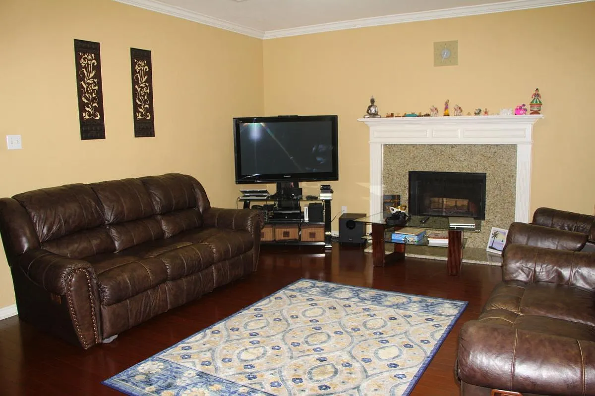 4 bed, 2.5 bath, 2500 sqft, $2,995 — Photo 3