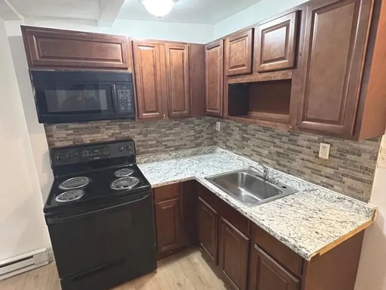 1117 Upland St #2 — Photo 5