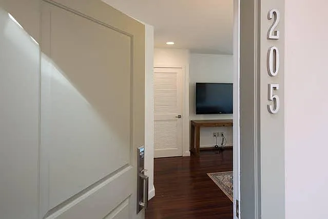 160 N Crescent Dr #205 — Photo 3