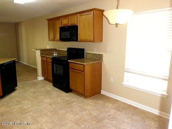 Kitchen with eat in area