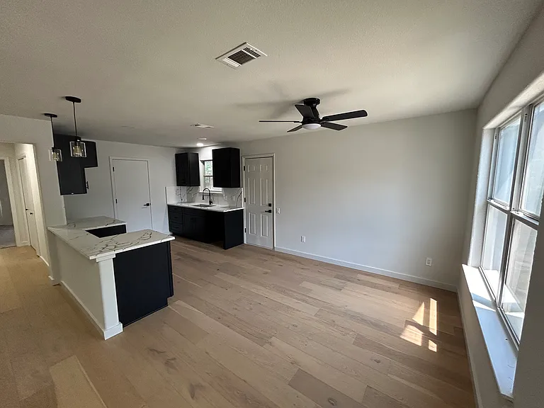 2410 Santa Rita St — Photo 9