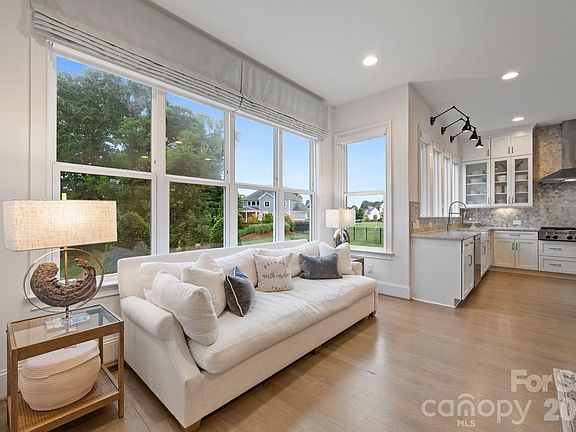 5th image of 200 Seven Oaks Lndg