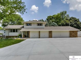 10512 Grand Ave, Omaha, NE 68134