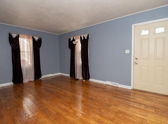 2nd image of 1905 Bergan St