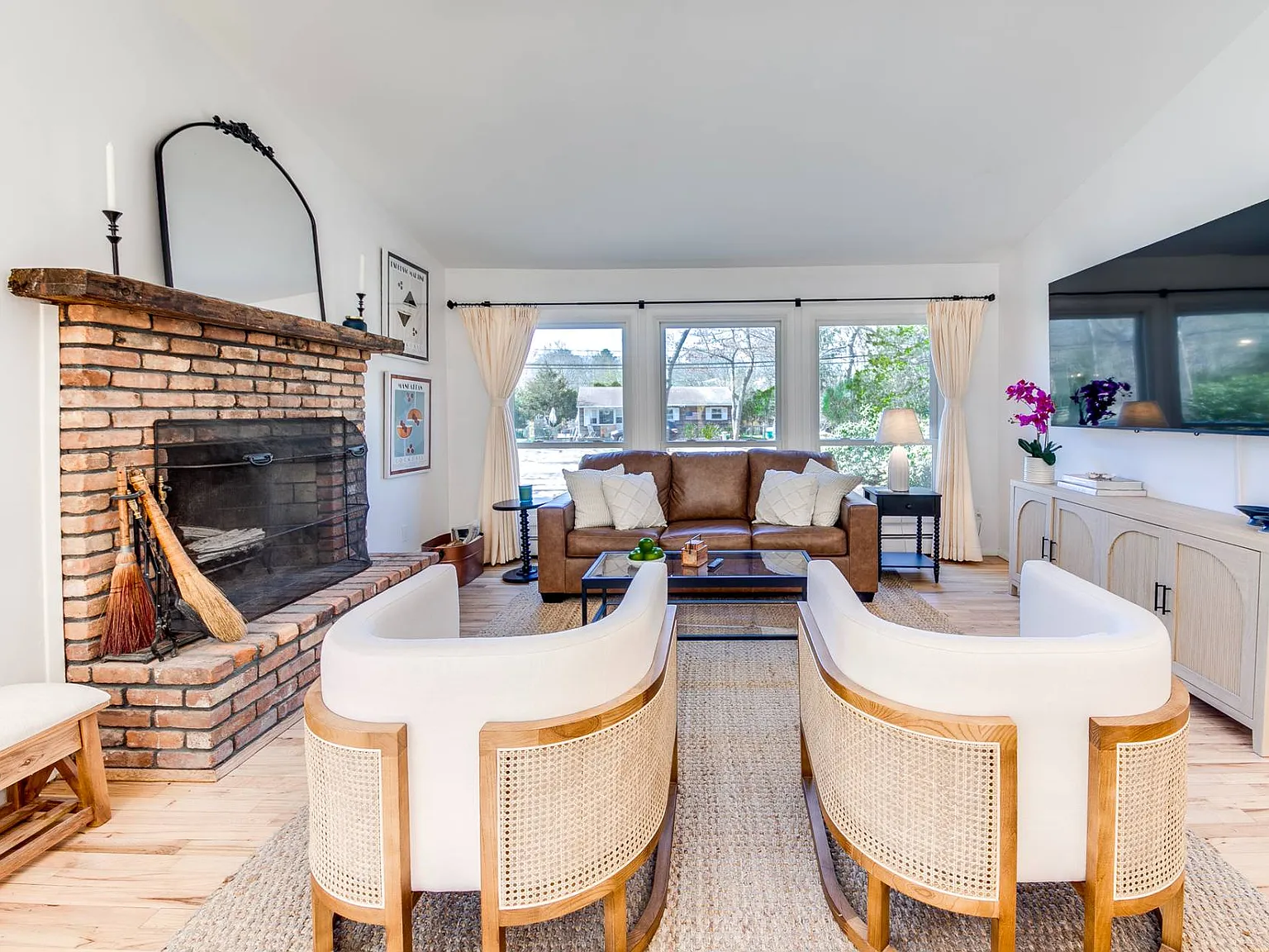 Renovated Retreat In Springs — Photo 4