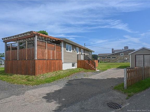 3rd image of 174 Bellefeuille St