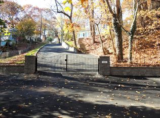 594 Cedar Swamp Rd, Glen Head, NY 11545