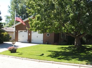 309 21st Ave NE, Jamestown, ND 58401