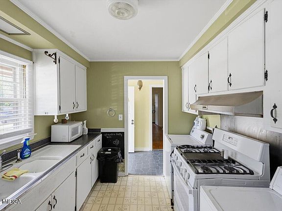 4th image of 2418 Tredway Dr