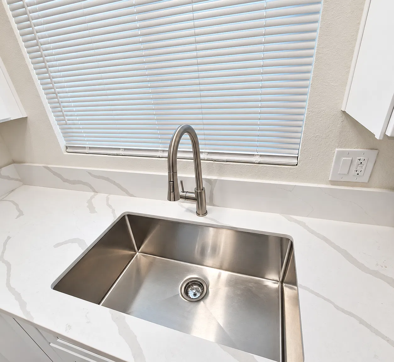 2 bed, 975 sqft, $2,450 — Photo 3