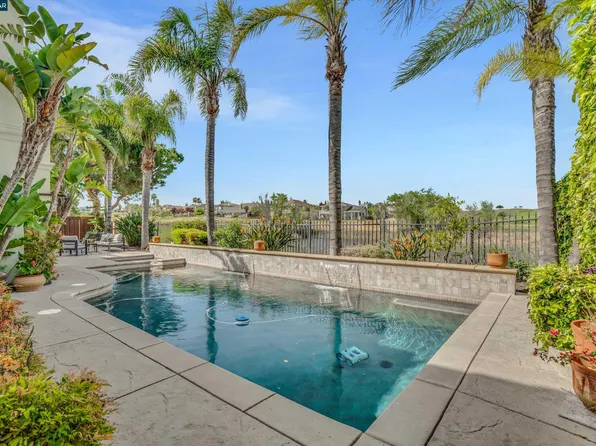 389 Roundhill Dr, Brentwood, CA 94513