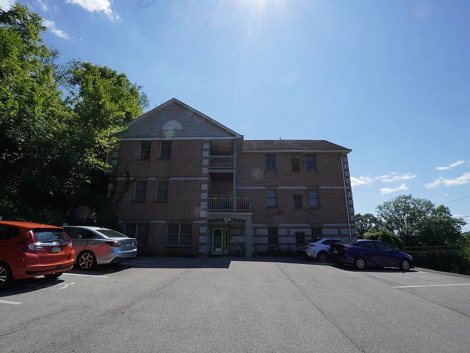 2445 Old Greentree Rd #1