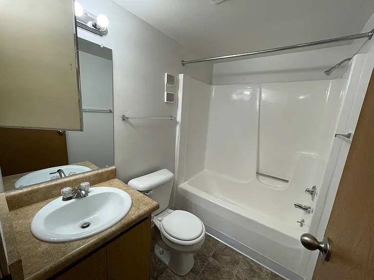 Charter Oaks Apartments — Photo 205