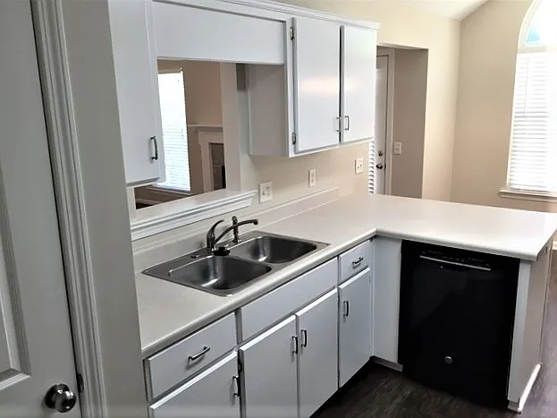 3 bed, 2.0 bath, 1530 sqft, $2,225 — Photo 4