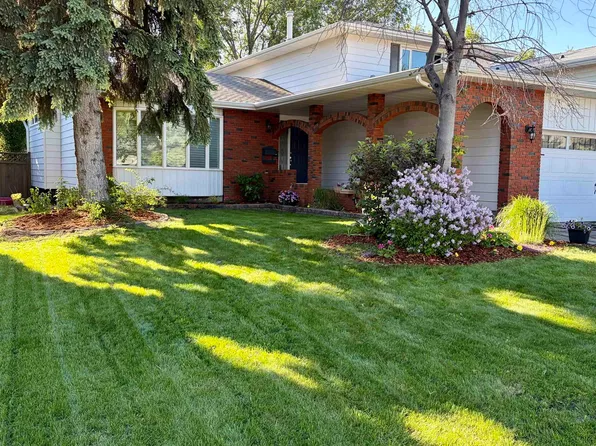 155 Gariepy Cres NW, Edmonton, AB T6M 1B5