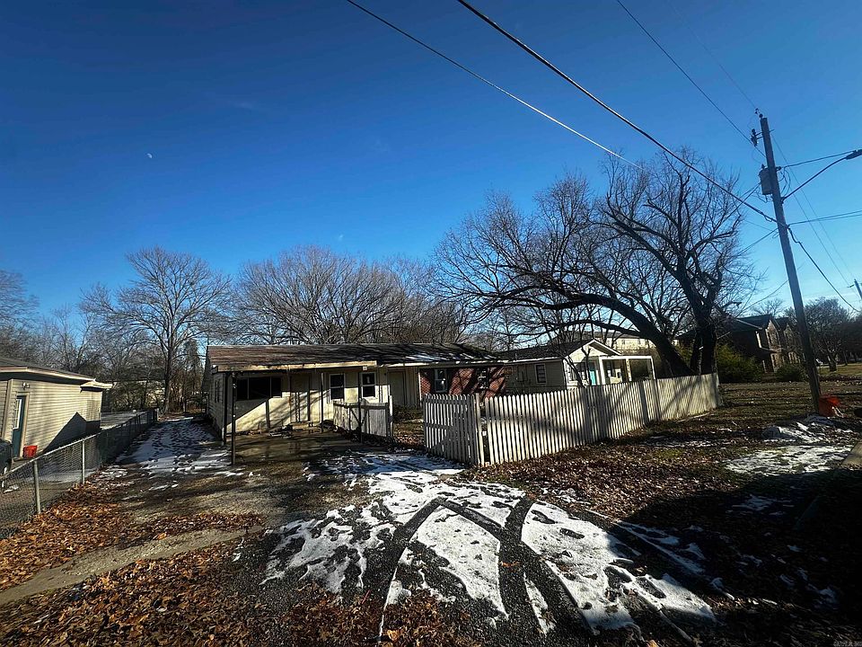 2nd image of 1618 Davis St