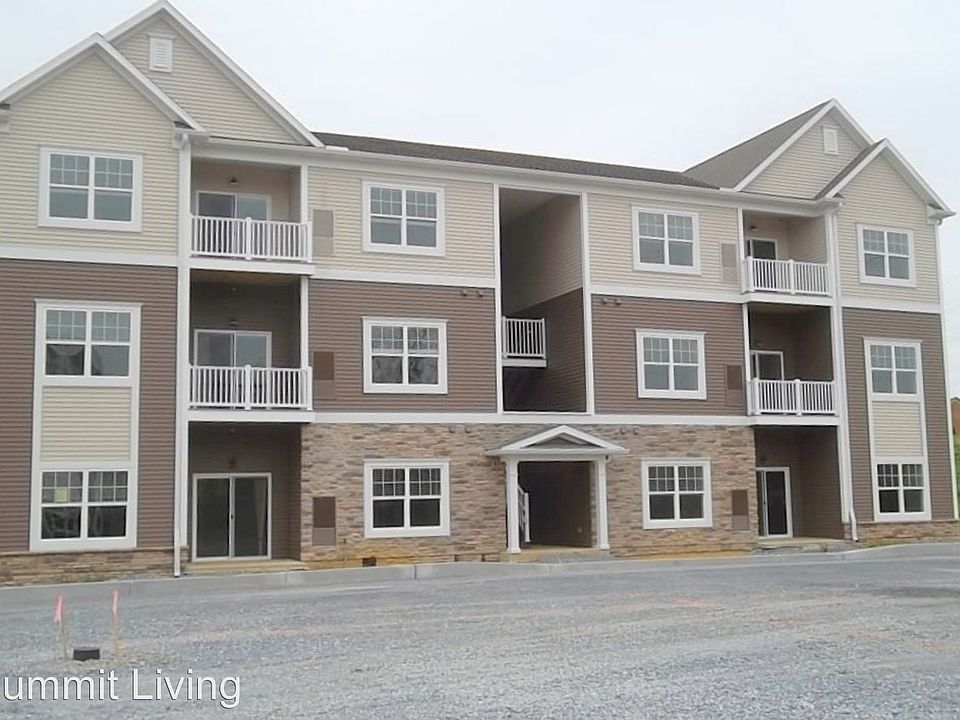 2nd image of 755 Summit Dr APT 123