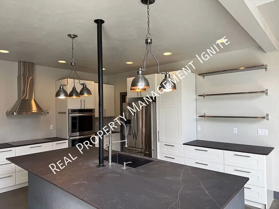 Modern Home on Acreage — Photo 2