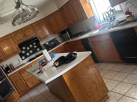 2nd image of 1734 Sutherland Dr