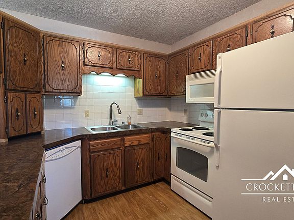 5th image of 2209 N Apache Dr