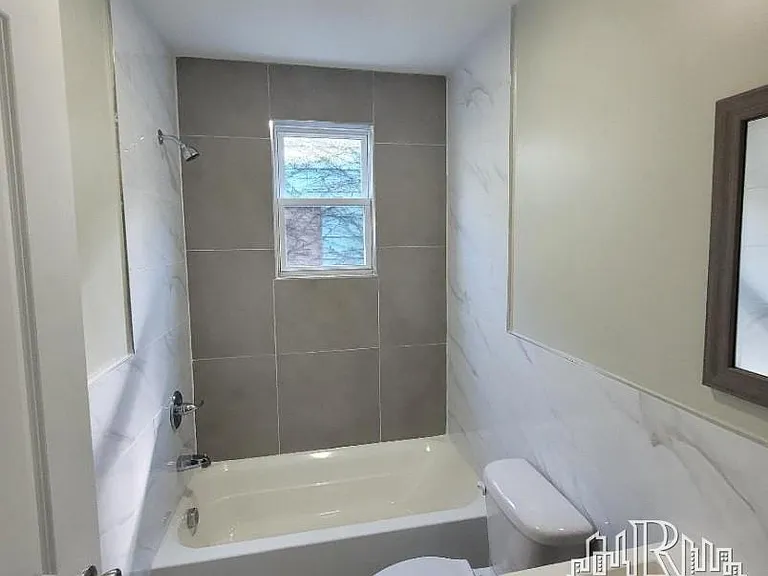 179 S 7th St #2A — Photo 2
