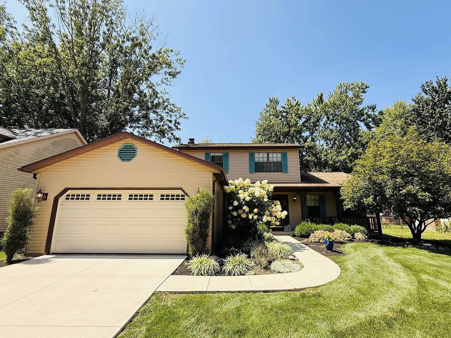 8462 Glenbrook Dr, Olmsted TWP OH, 44138 - 1 — Photo 1
