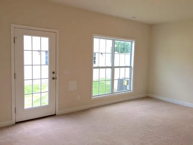 185 Phoenix Blvd NW — Photo 10