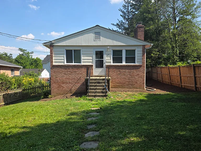 6112 Lee Hwy — Photo 1
