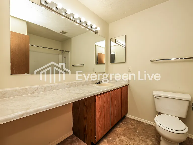 2459 Cross Village Dr — Photo 10