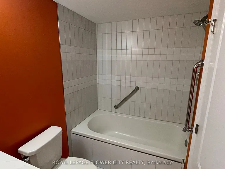 1921 Frederick Cres #BASEMENT — Photo 3