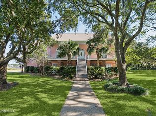 248 Lovers Ln, Ocean Springs, MS 39564