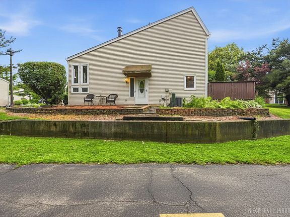 2nd image of 1641 Cove Ct