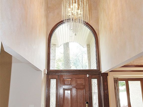 2nd image of 211 Fairwood Pl