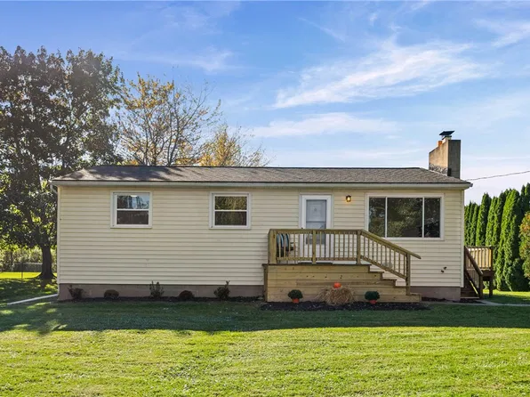 476 Ontario Dr, Ontario, NY 14519