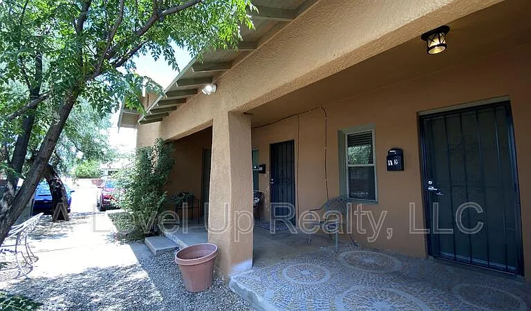 306 N Euclid Ave — Photo 2