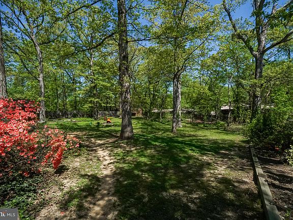 5th image of 3714 Woodley Dr