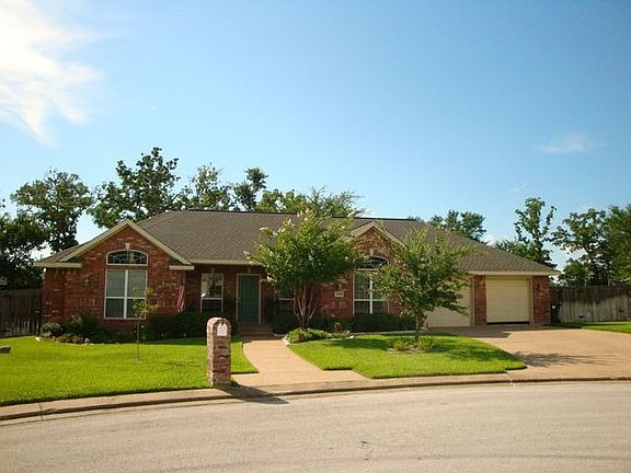 3rd image of 305 Stone Cove Ct