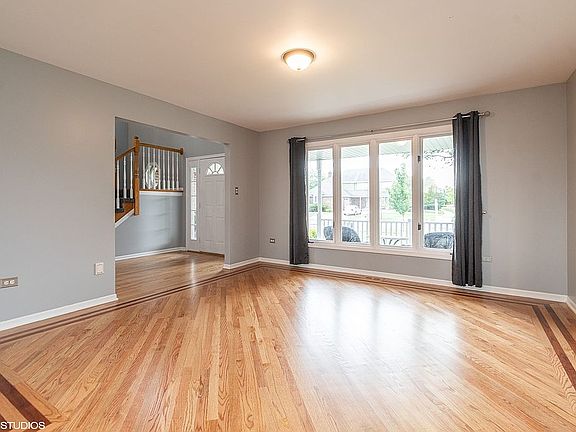 4th image of 19512 Edgebrook Ln