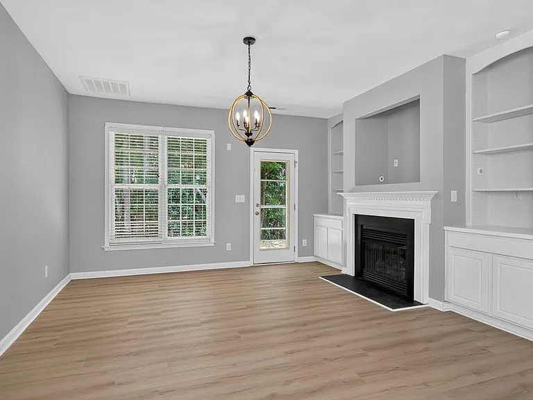 160 Hutson Ln — Photo 8