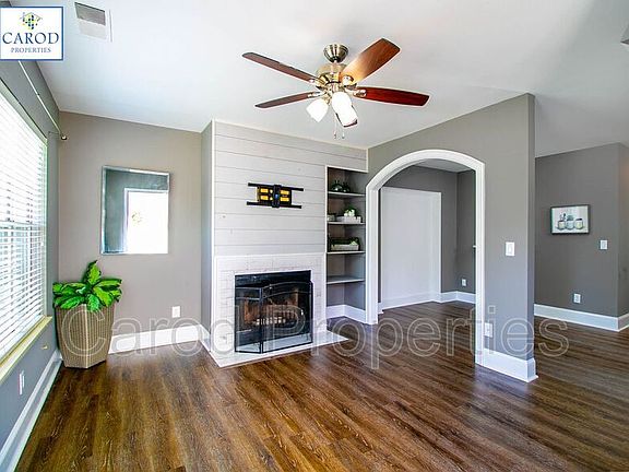 3rd image of 7304 Meadow Glen Dr