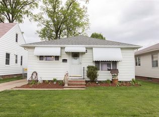 912 Parkleigh Dr, Parma, OH 44134